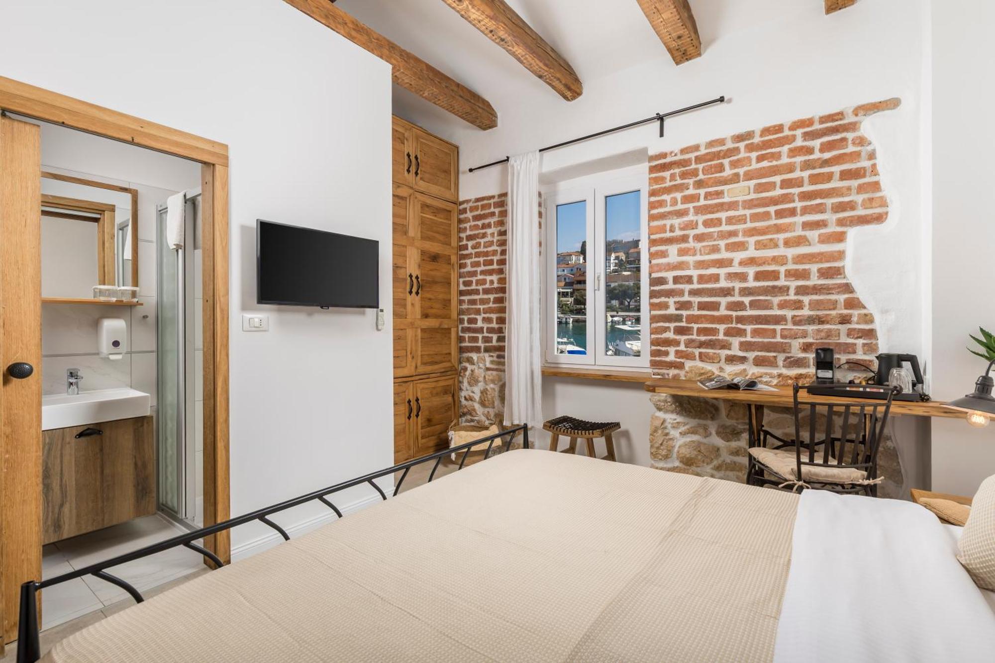 The House Hotel Malinska Exterior photo