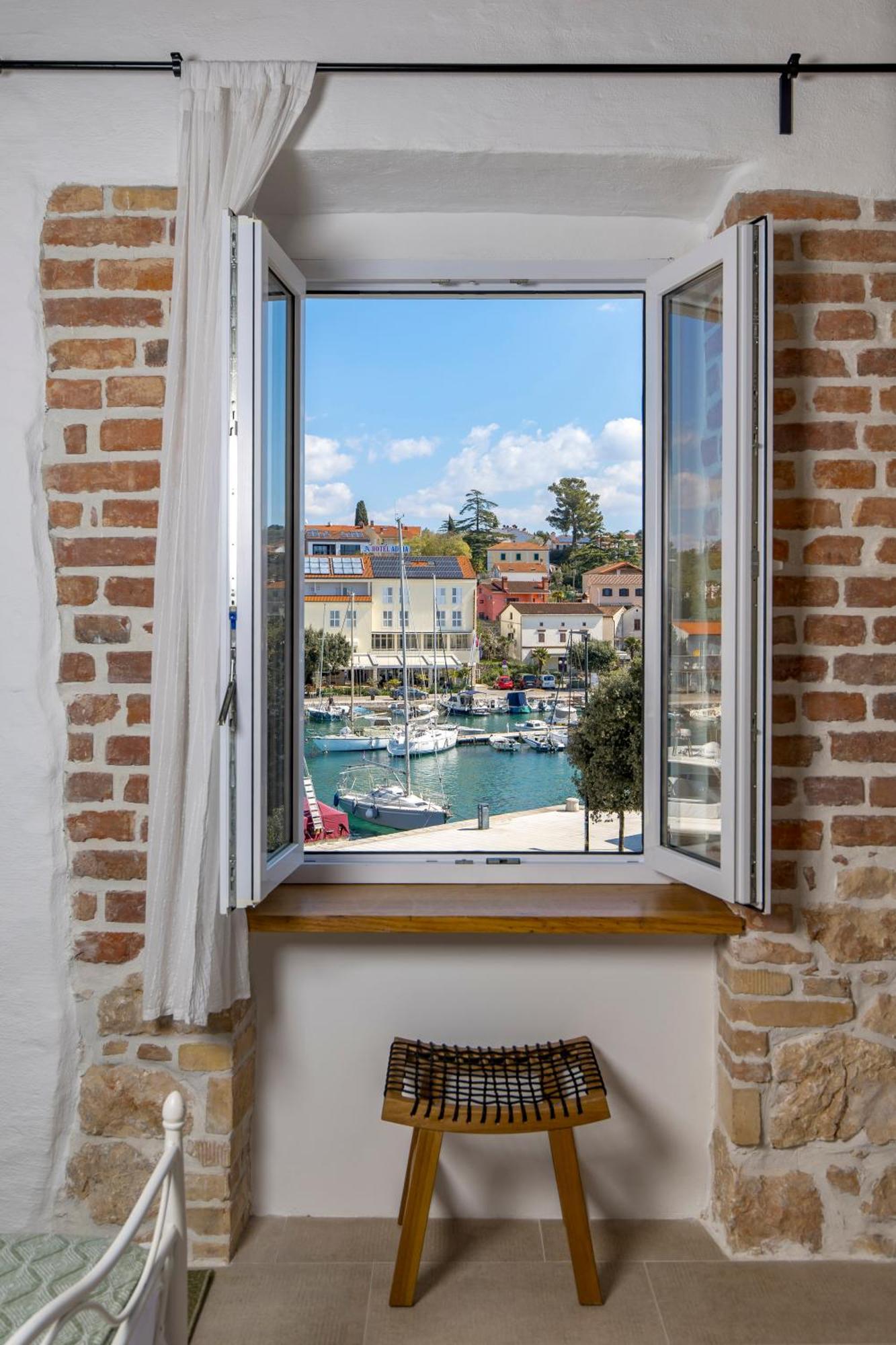 The House Hotel Malinska Exterior photo